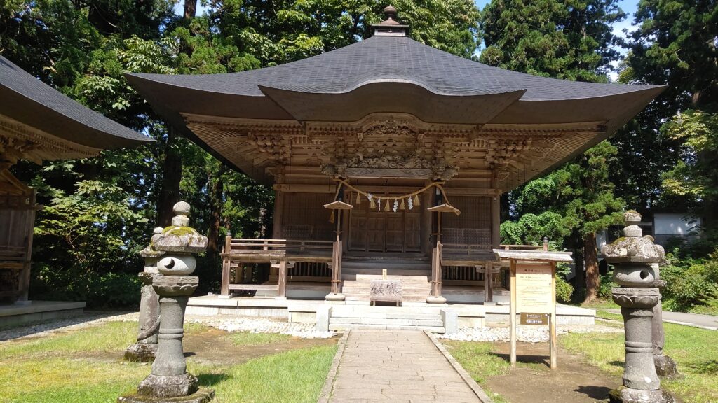 羽黒山のお堂